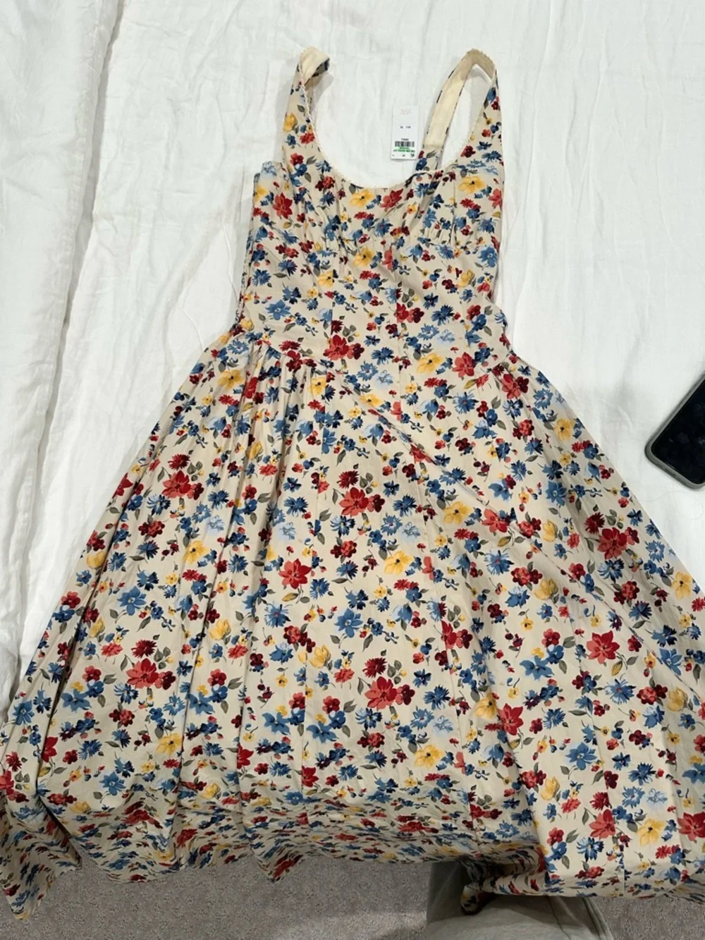 Abercrombie & Fitch Dylan Dress in Cream Floral. Never worn, NWT - Picture 4 of 4